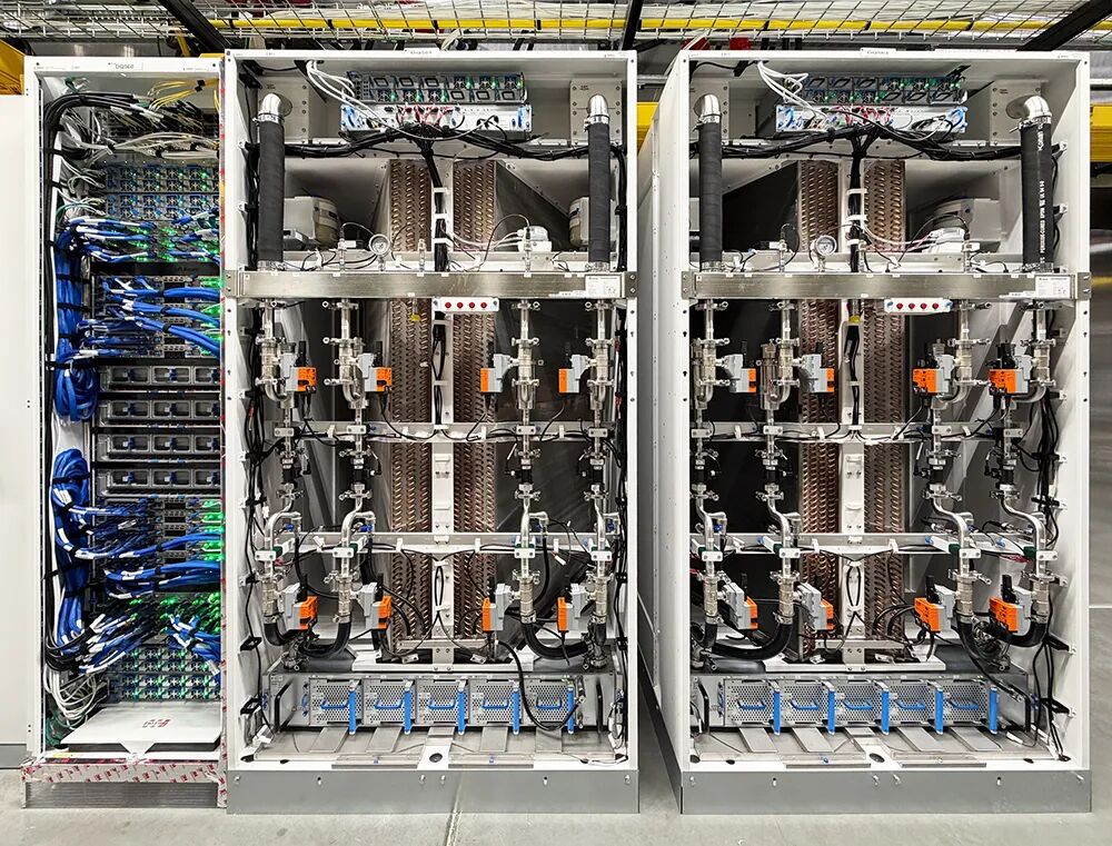 微软甩出3nm自研AI芯片！算力超10PFLOPS，干翻AWS谷歌图6