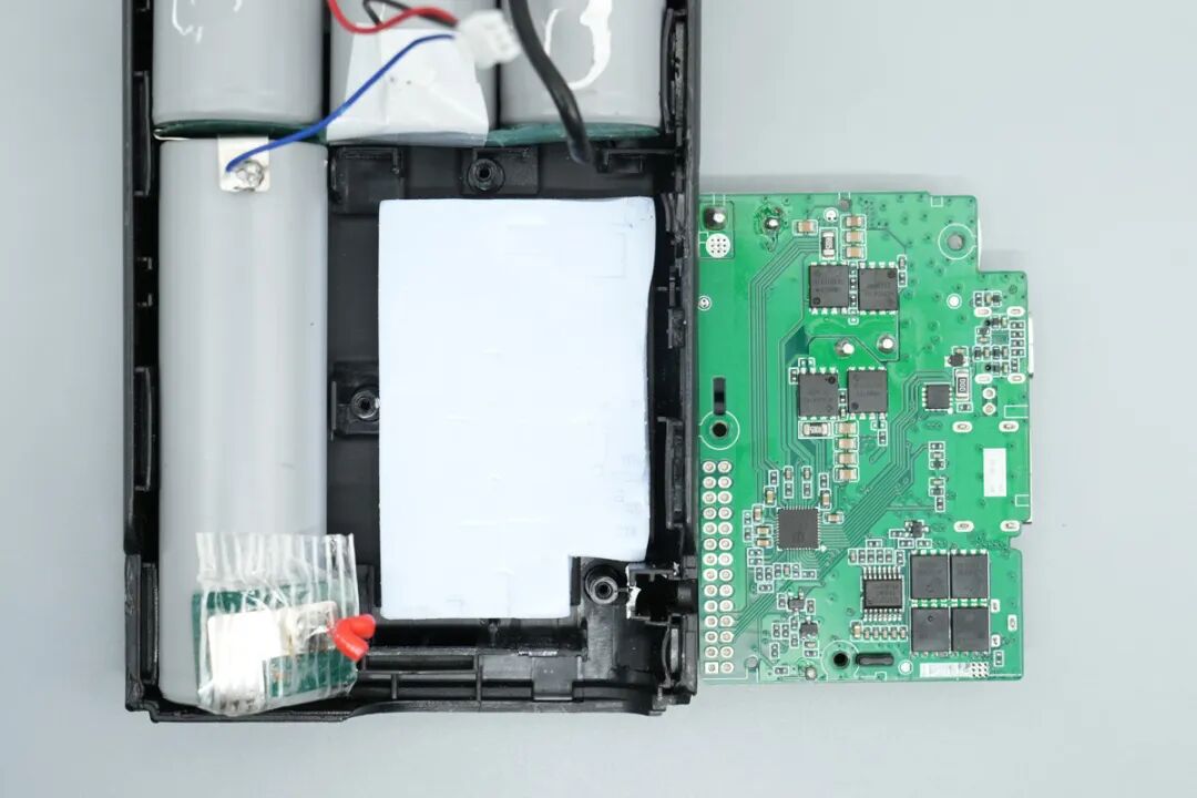 拆解报告：联想thinkplus 190W 20000mAh自带线移动电源图33