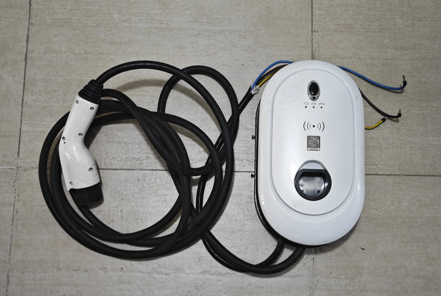 欧拉汽车7kW交流充电桩拆解，发现做工不错，尤其是接地设计值得一看！图1