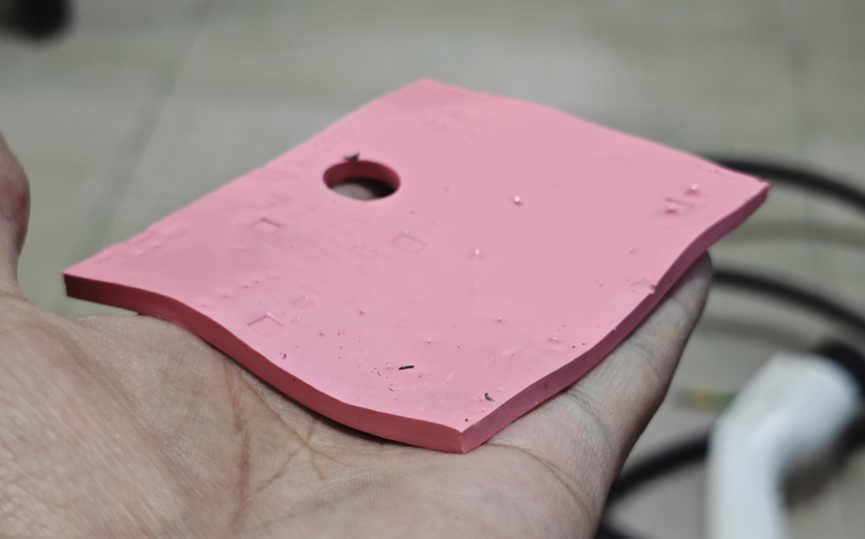 欧拉汽车7kW交流充电桩拆解，发现做工不错，尤其是接地设计值得一看！图19