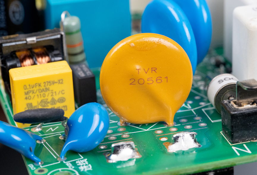 欧拉汽车7kW交流充电桩拆解，发现做工不错，尤其是接地设计值得一看！图52