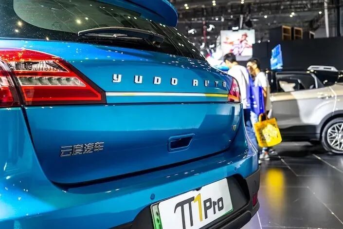 微信回应元宝红包链接被屏蔽：用户体验第一/马斯克成史上首位身价达8000亿美元富豪/黄仁勋：AI不会取代软件图15