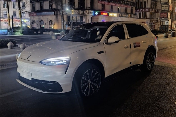 Anthropic 拒绝广告，发视频讽刺 OpenAI；全新问界 M6 实车曝光；微信回应屏蔽元宝红包链接 | 极客早知道图8