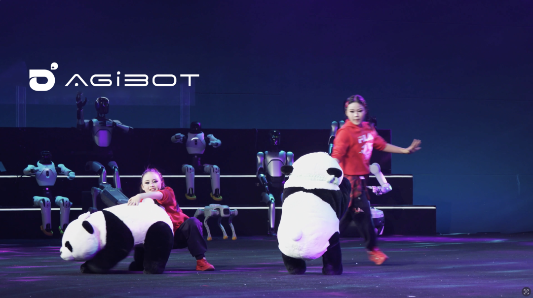 刚刚，全球首届机器人「春晚」炸场！稚晖君带队，节目效果拉满，连观众都是机器人图10