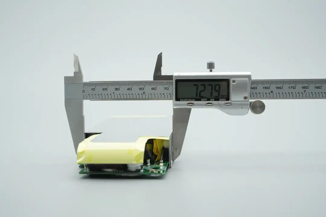 拆解报告：联想265W USB-C电源适配器图27