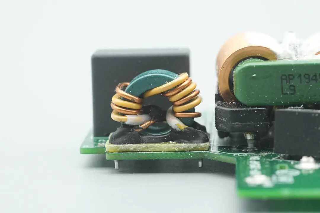 拆解报告：联想265W USB-C电源适配器图40