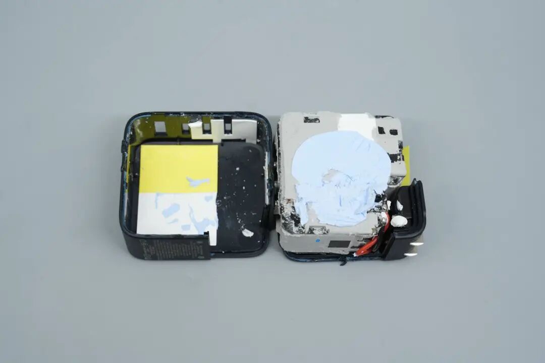 拆解报告：倍思140W 3C1A四口氮化镓充电器图33