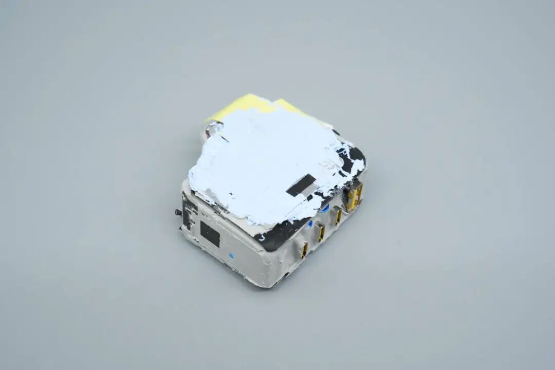 拆解报告：倍思140W 3C1A四口氮化镓充电器图38