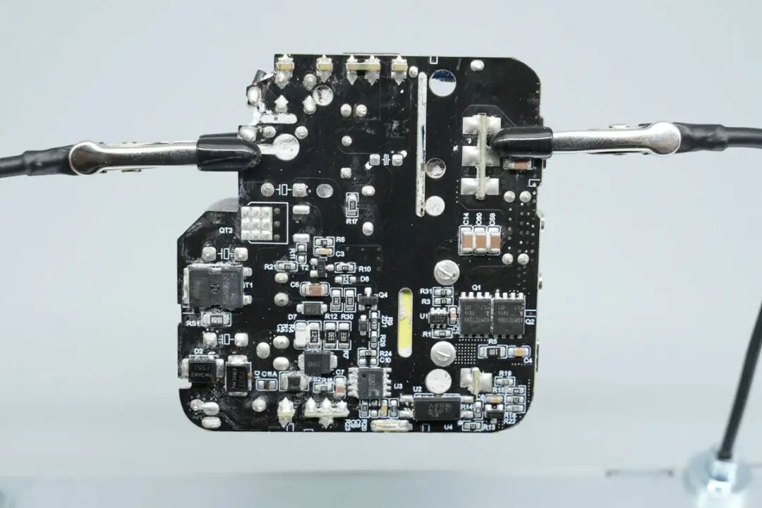 拆解报告：倍思140W 3C1A四口氮化镓充电器图42