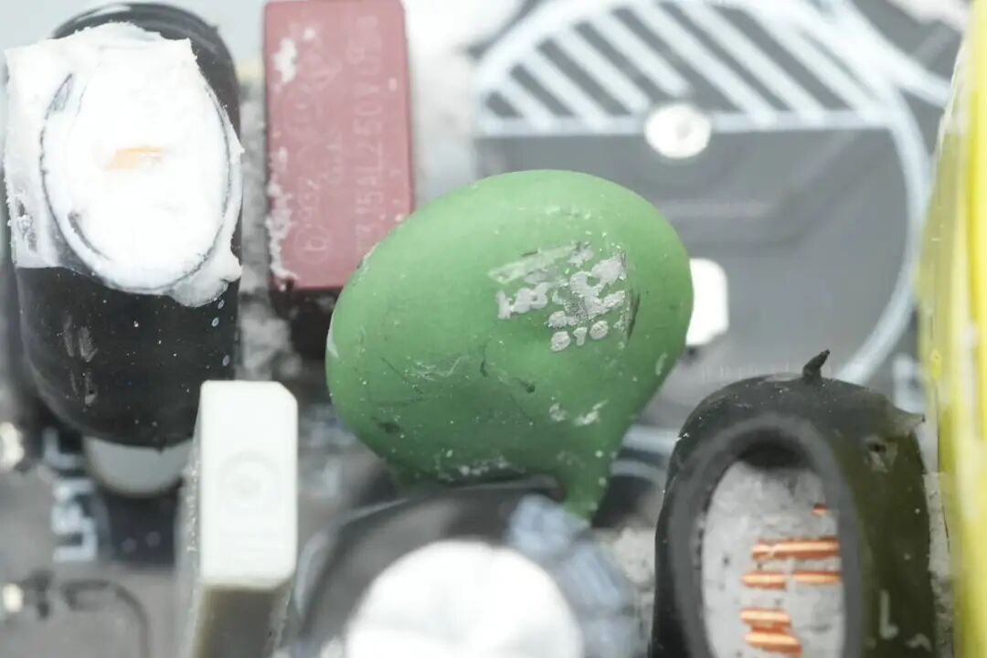 拆解报告：倍思140W 3C1A四口氮化镓充电器图47