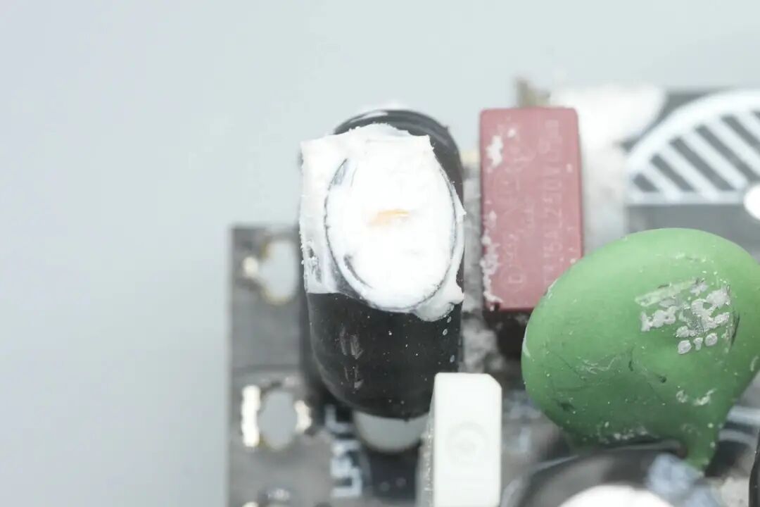 拆解报告：倍思140W 3C1A四口氮化镓充电器图49