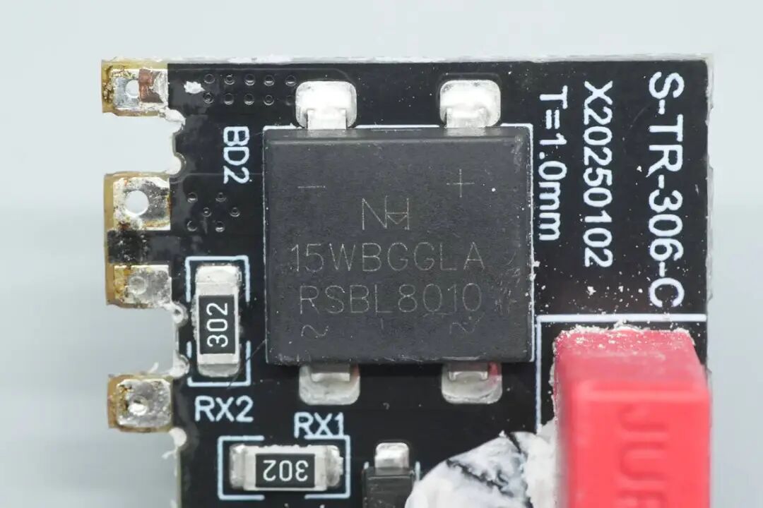 拆解报告：倍思140W 3C1A四口氮化镓充电器图51