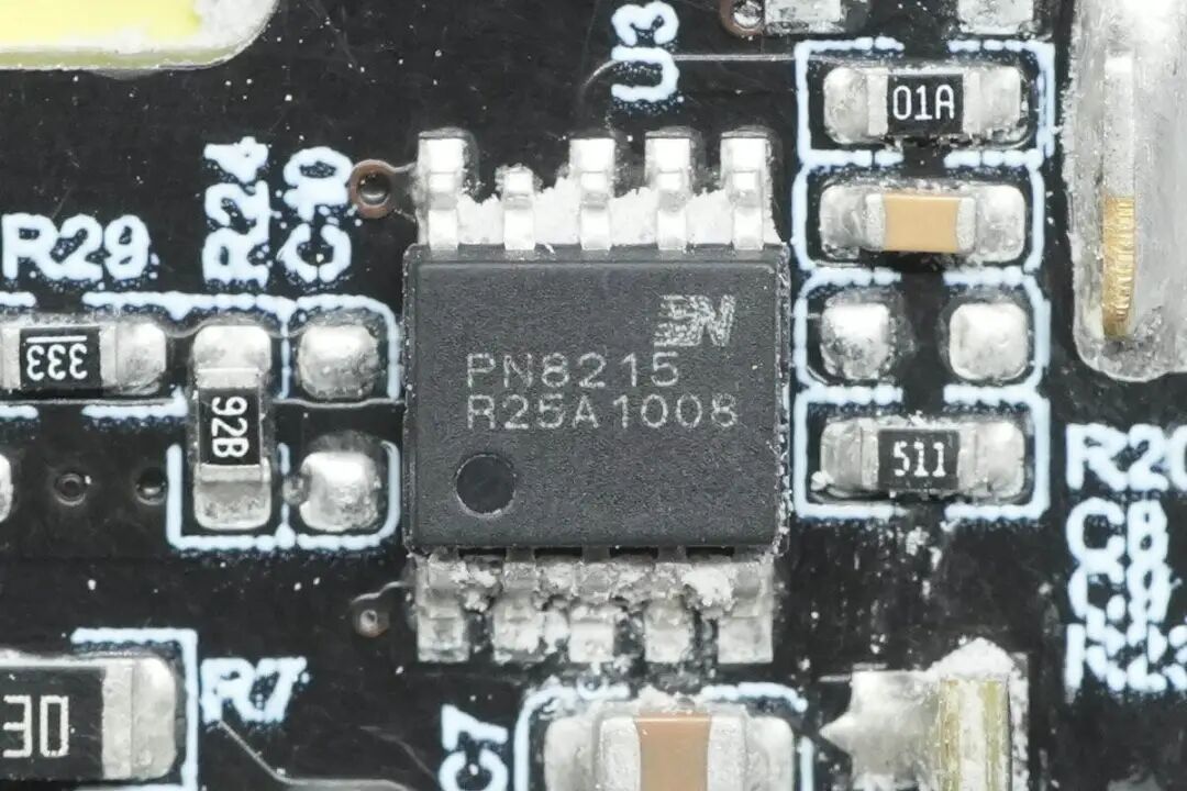 拆解报告：倍思140W 3C1A四口氮化镓充电器图60