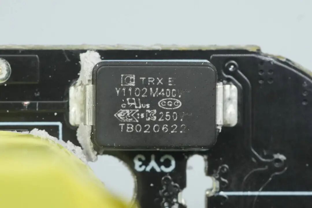 拆解报告：倍思140W 3C1A四口氮化镓充电器图66