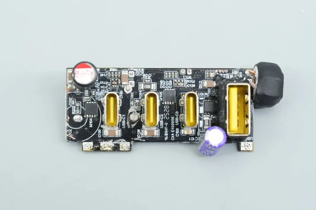 拆解报告：倍思140W 3C1A四口氮化镓充电器图70