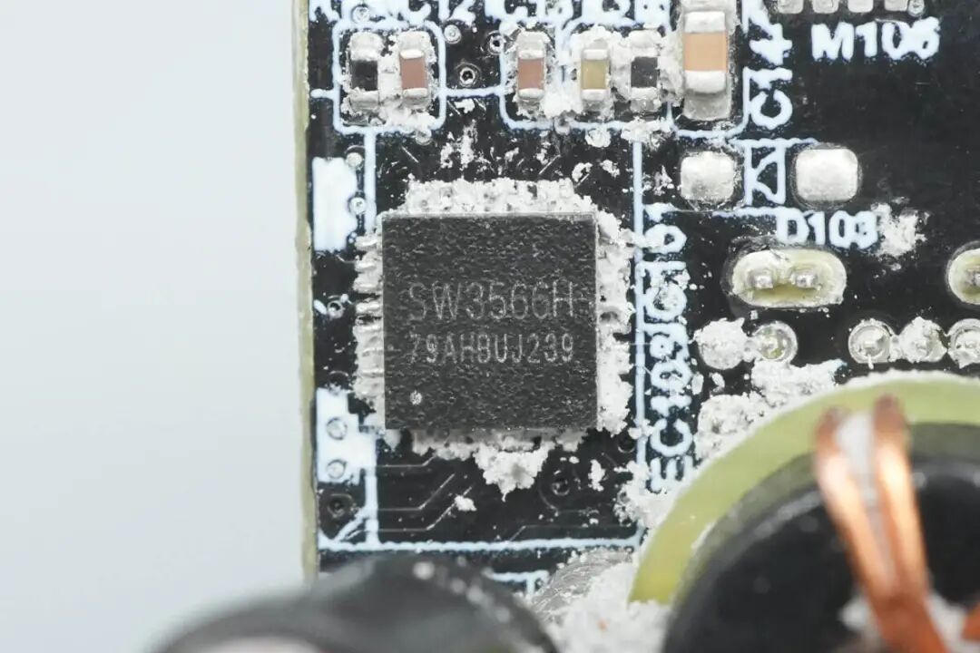 拆解报告：倍思140W 3C1A四口氮化镓充电器图76