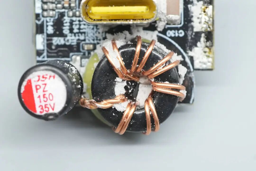 拆解报告：倍思140W 3C1A四口氮化镓充电器图79