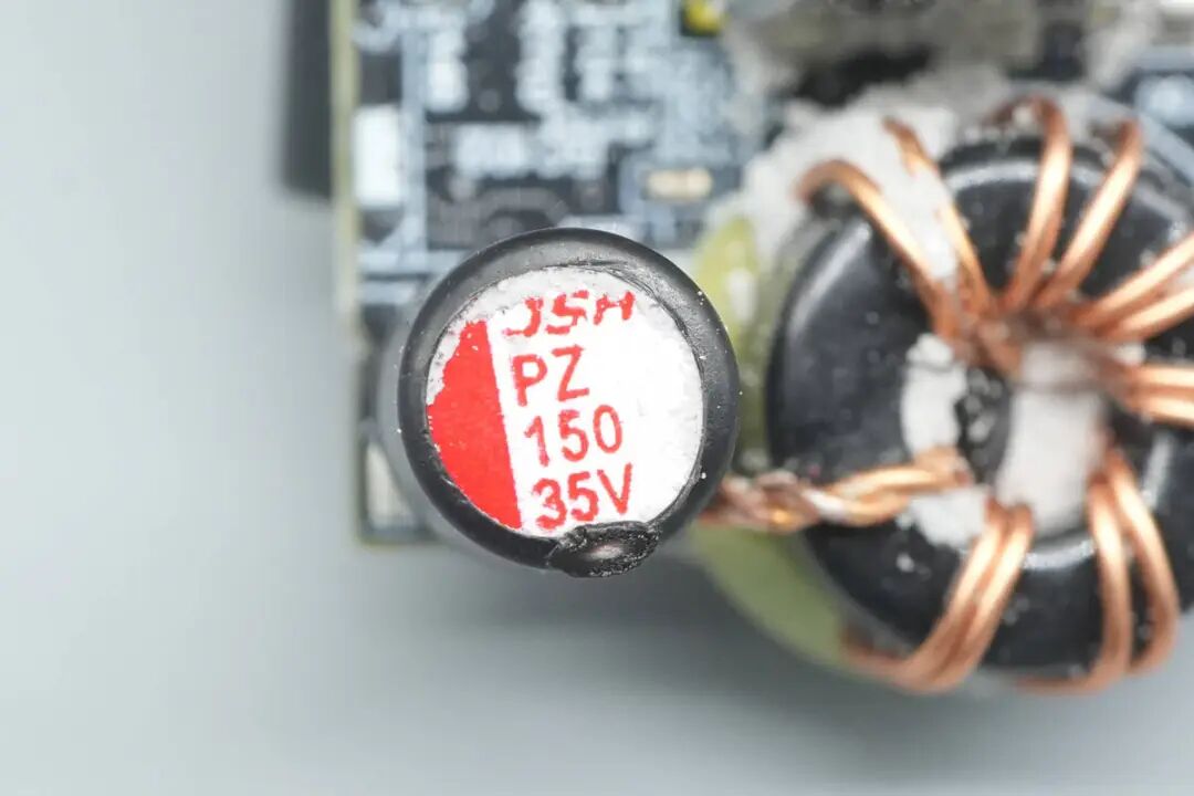 拆解报告：倍思140W 3C1A四口氮化镓充电器图80