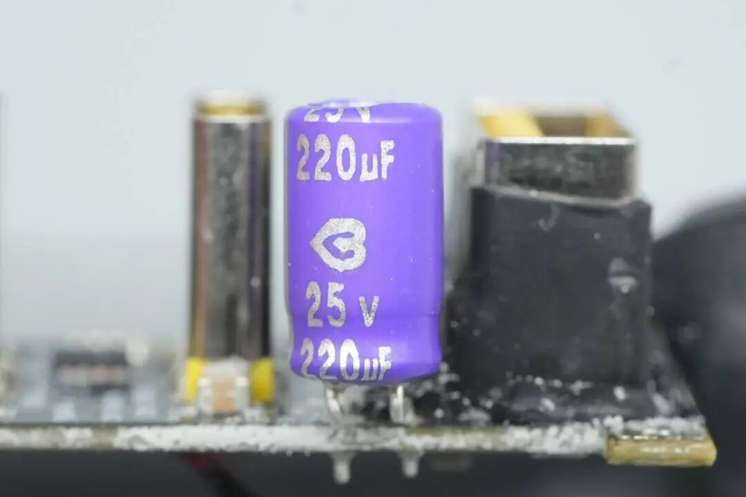 拆解报告：倍思140W 3C1A四口氮化镓充电器图90