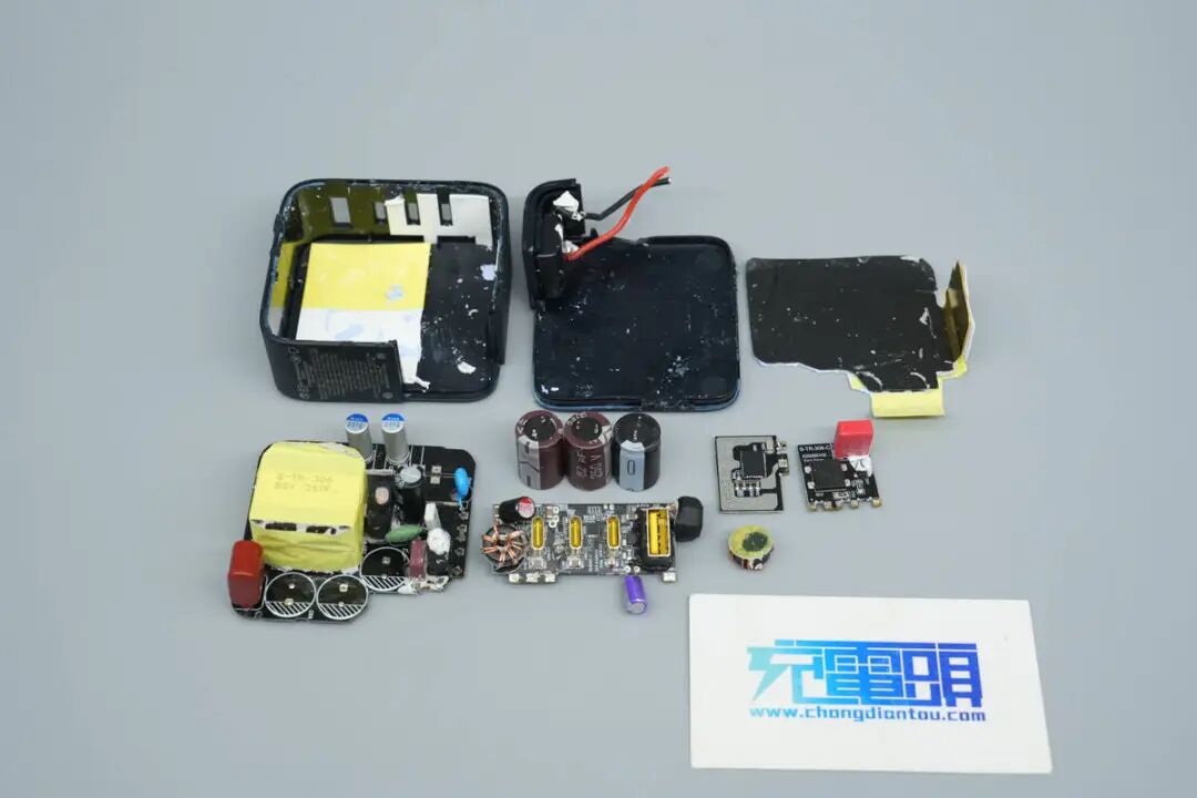 拆解报告：倍思140W 3C1A四口氮化镓充电器图94