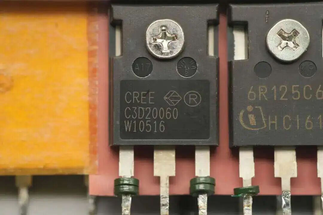 碳化硅加速渗透AI服务器电源，数十款产品率先采用图35