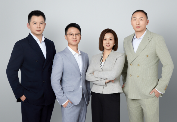 今年首个AI硬件爆款！冲上全国Top 1，腾讯前AI大牛入局 | 智东西对话创始人图8