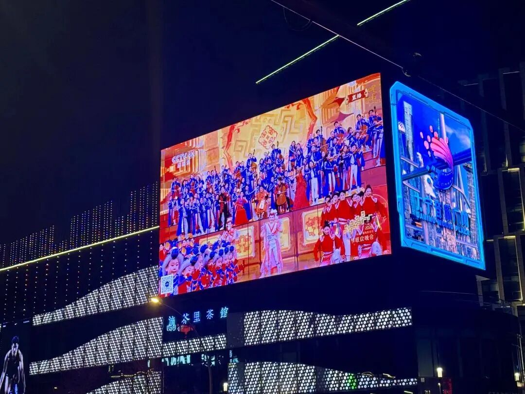 马年春晚,被20000㎡+的LED显示“包围了”图11