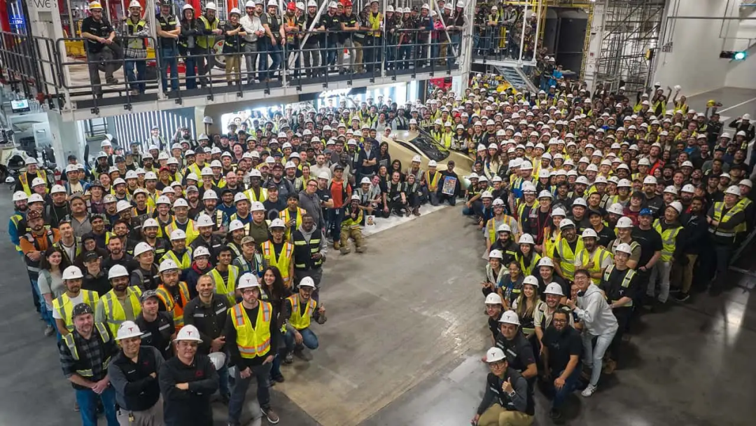 特斯拉开始生产首款专用自动驾驶汽车Cyber​​cab图1