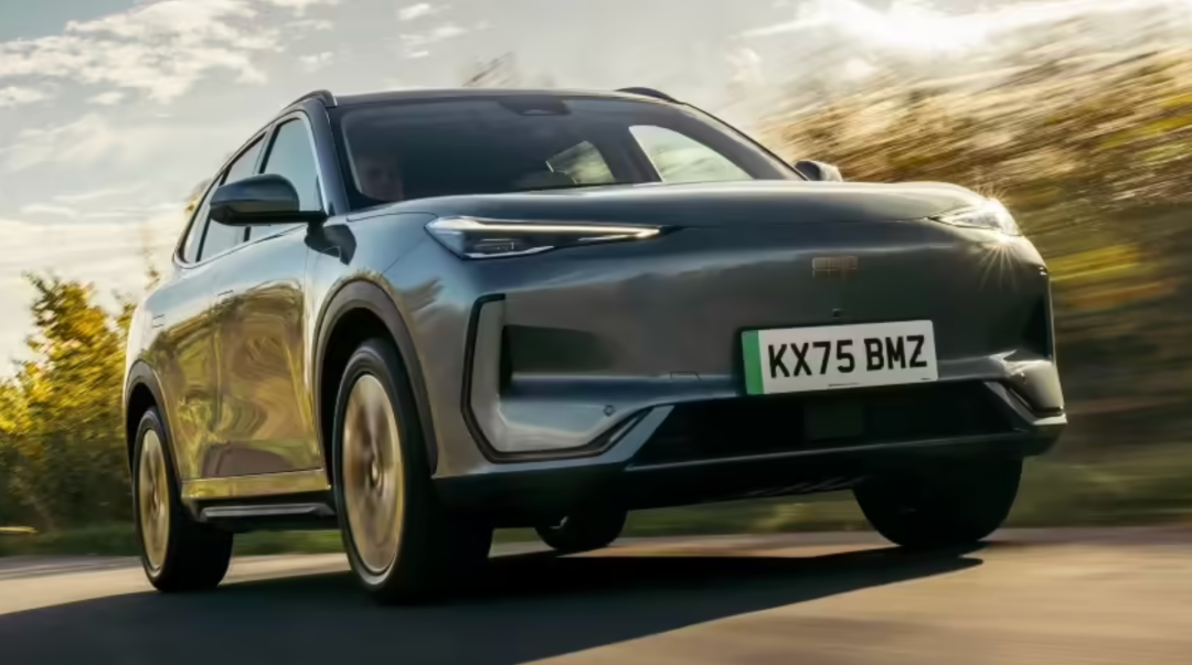 特斯拉无人驾驶车正式下线;段永平、巴菲特大幅减持苹果;B 站春晚峰值 8600 万,弹幕爆发|极客早知道图6