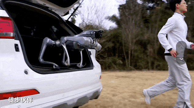 刚刚，宇树发布马年首个重磅机器人新品，小身板扛起200斤大汉图4