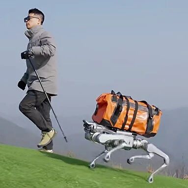 刚刚，宇树发布马年首个重磅机器人新品，小身板扛起200斤大汉