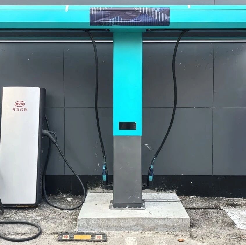 比亚迪大规模铺设兆瓦闪充桩！