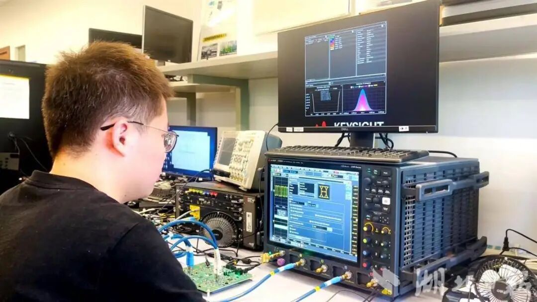 全球首款高端芯片在汉发布图2