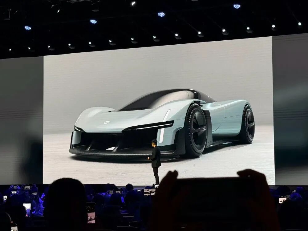 小米巴塞罗那炸场！真徕卡手机1.6万元开卖，VGT超跑等9大新品齐发图9