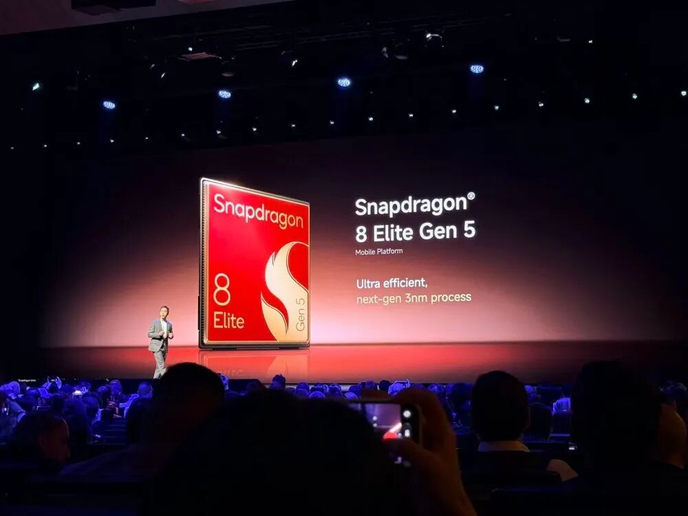 小米巴塞罗那炸场！真徕卡手机1.6万元开卖，VGT超跑等9大新品齐发图15