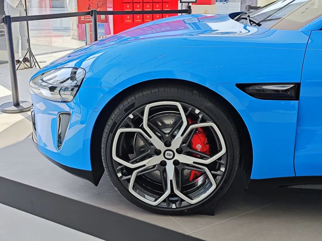 新一代小米SU7实拍:门把手换了、舒适性升级,但更贵了图5