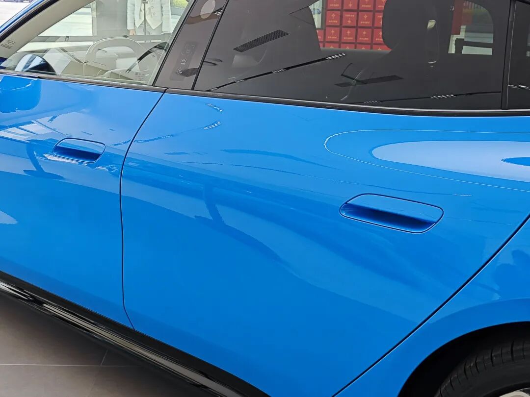 新一代小米SU7实拍:门把手换了、舒适性升级,但更贵了图6