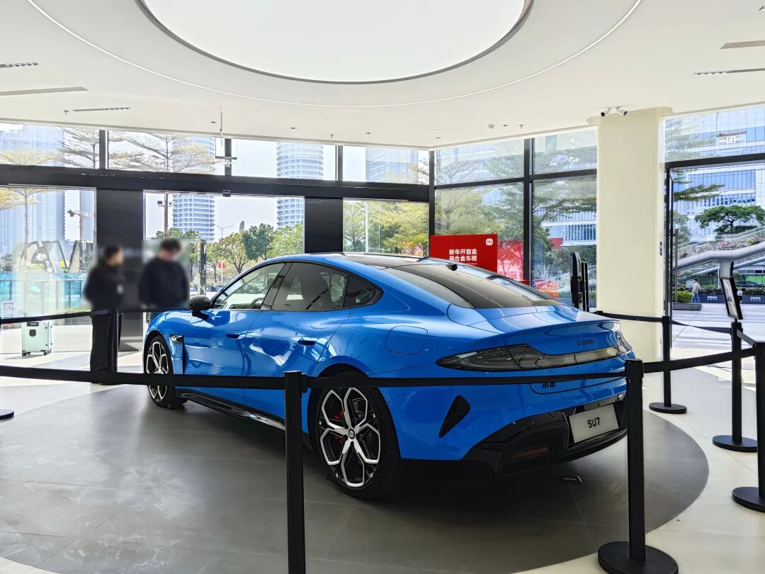 新一代小米SU7实拍:门把手换了、舒适性升级,但更贵了图11