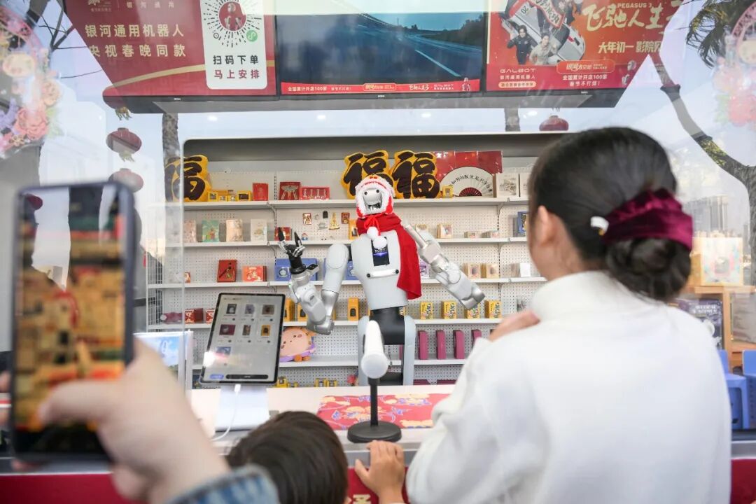 银河通用完成25亿元新一轮融资，具身智能&ldquo;头号玩家&rdquo;现身｜甲子光年图2