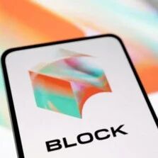 万人大厂因AI一夜爆裁4000人，「留下的压力也很大」；网友晒椰树广告图被指低俗：「女员工胸这么大」引争议；SpaceX最早3月秘密申请IPO