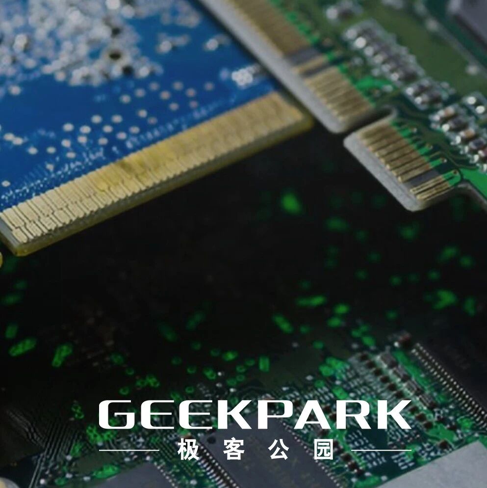 一张玻璃纸，卡住了整个 AI 世界