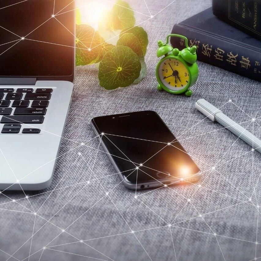 荣耀MWC发布“机器人手机”，摄像头会点头也能转头