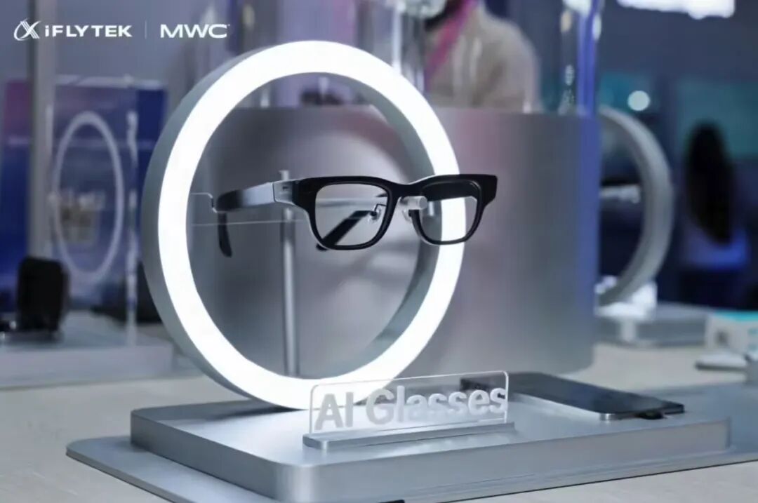 iPhone 17e 发布，4499 元起售；马斯克：10 年内上班将全凭自愿；卢伟冰：5 年内机器人进小米产线图15