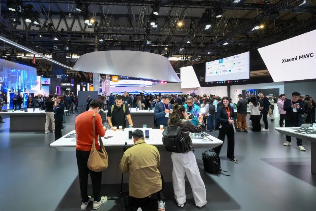 这届MWC真成了中国AI主场，小米直接把AI从对话框里拽出来接管物理世界了图2