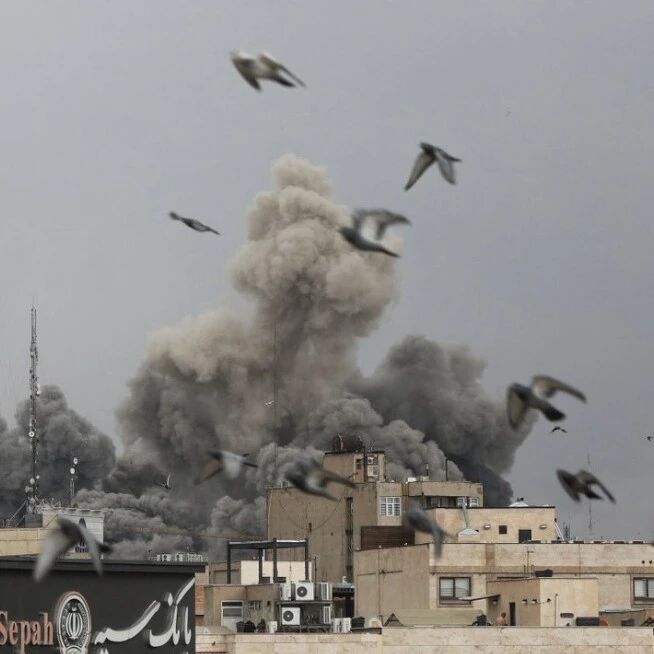 全球AI一夜宕机！伊朗反击，美国5000亿“星际之门”悬了