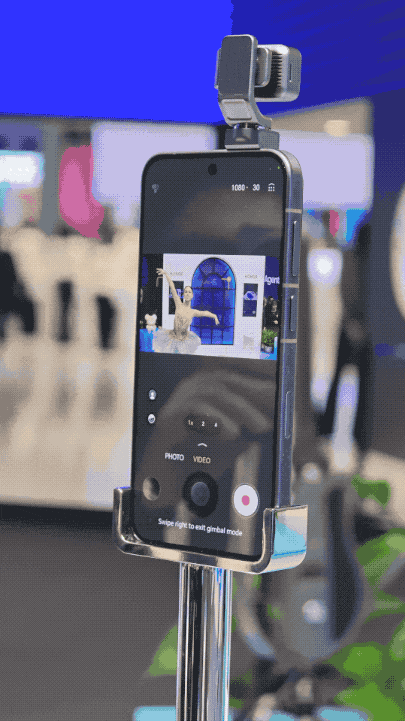 手机厂商MWC狂卷影像：潜望下放，新形态彻底杀疯了图12