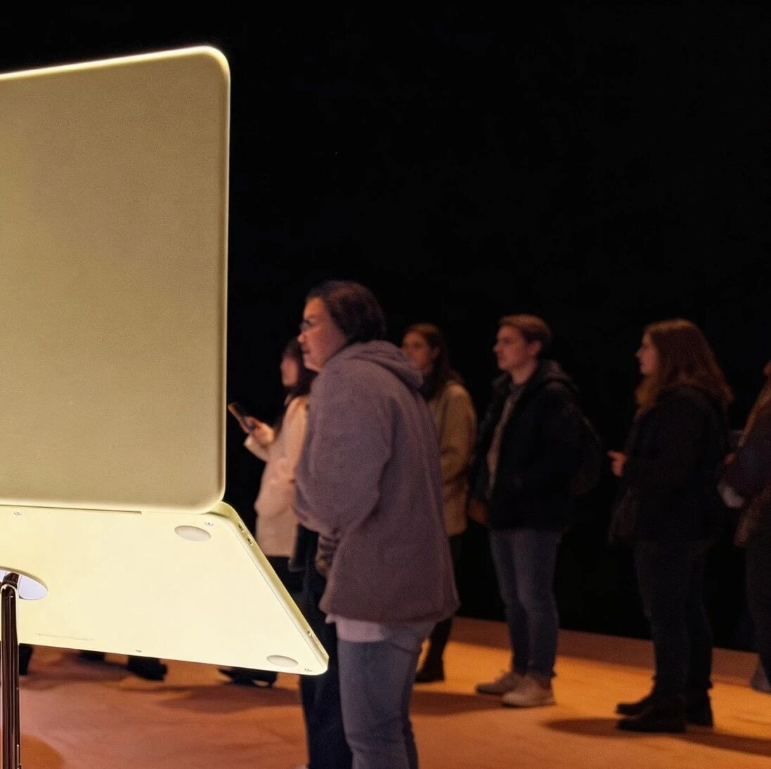 刚刚，苹果史上最便宜MacBook发布！年轻人的新龙虾🦞养殖场 | 现场上手