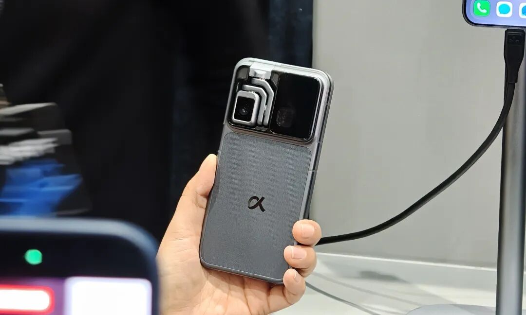 MWC上的AI新机，把我看傻眼了！图24