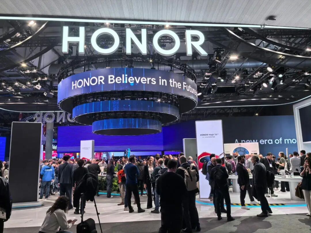 中国科技炸场欧洲！手机跳舞、变身单反、眼镜读唇语...还有国产超跑惊呆老外，夯爆了！图6