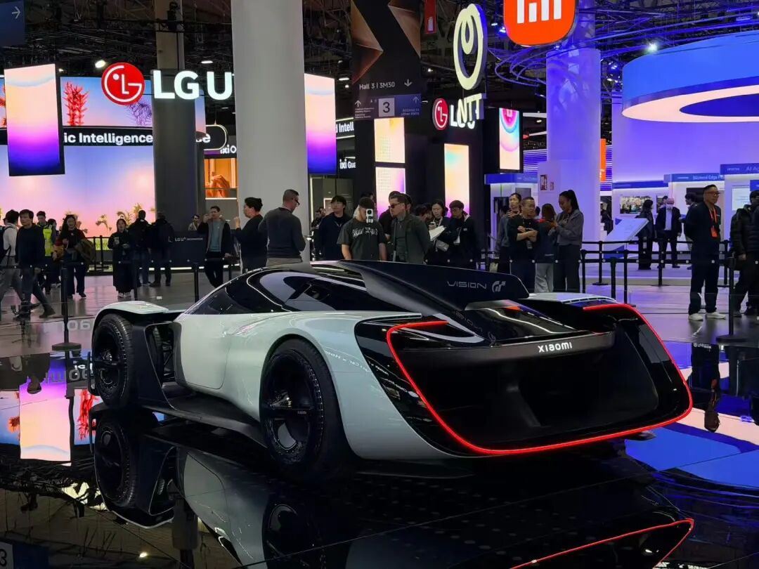 中国科技炸场欧洲！手机跳舞、变身单反、眼镜读唇语...还有国产超跑惊呆老外，夯爆了！图14